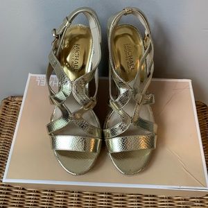 Michael kors gold wedges